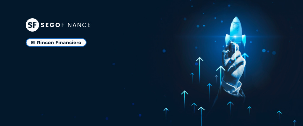 Mano sosteniendo un cohete iluminado representando el crecimiento de startups, con el logo de SEGOFINANCE y flechas ascendentes sobre fondo azul.