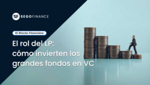 Hombre de traje subiendo una escalera formada por pilas de monedas de menor a mayor altura, imagen de cabecera de El Rincón Financiero sobre el rol del Limited Partner en venture capital